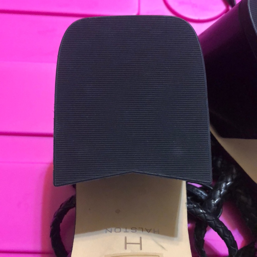 Shoe - Picture 6 of 7